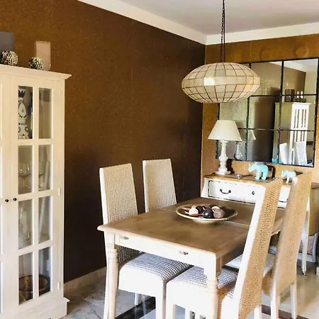 Puente Bright Terrace, Pool & Garden View Apartment